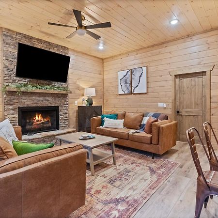 Mins To Gburg Sleeps 8 Hot Tub Arcade Area Pool Villa Gatlinburg Dış mekan fotoğraf