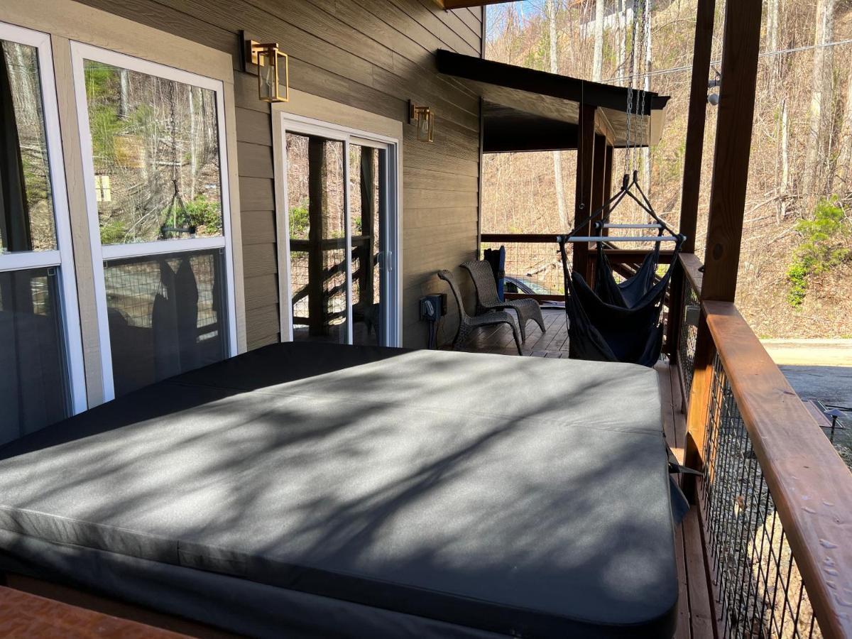 Mins To Gburg Sleeps 8 Hot Tub Arcade Area Pool Villa Gatlinburg Dış mekan fotoğraf