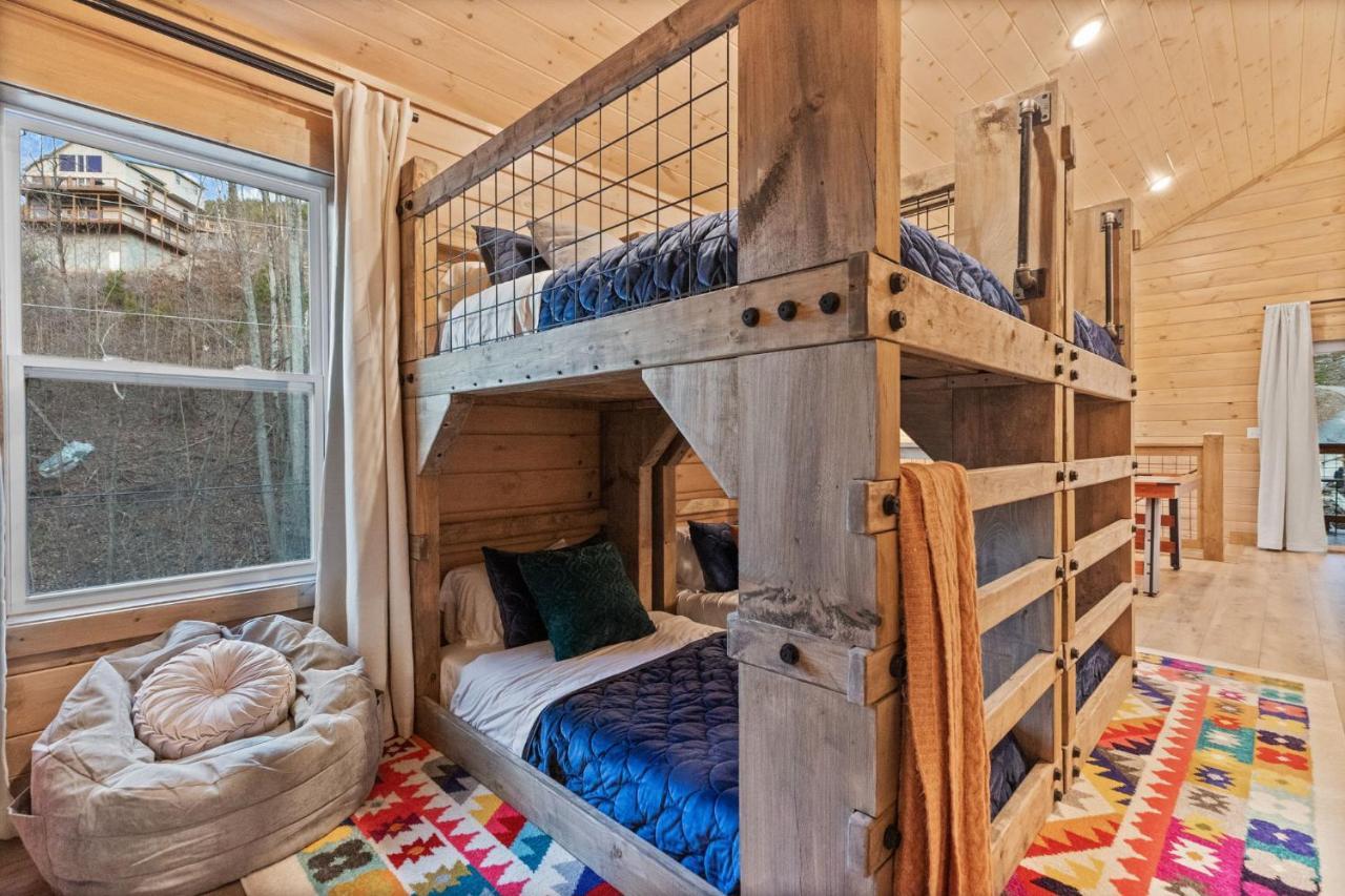 Mins To Gburg Sleeps 8 Hot Tub Arcade Area Pool Villa Gatlinburg Dış mekan fotoğraf